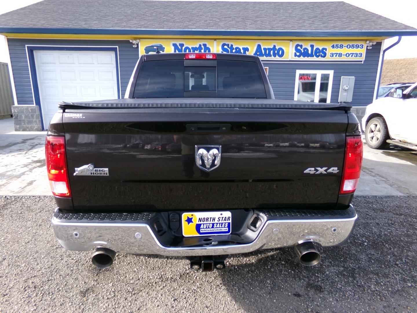 2016 Brown /Black Dodge 1500 SLT Crew Cab SWB 4WD (1C6RR7LT4GS) with an 5.7L V8 OHV 16V engine, 6A transmission, located at 2630 Philips Field Rd., Fairbanks, AK, 99709, (907) 458-0593, 64.848068, -147.780609 - Photo#3